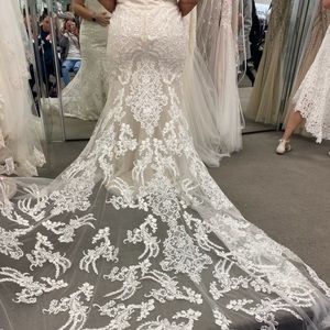 Ivory Oleg Cassini brand Size 20 never worn or altered. Asking $600 with veil.